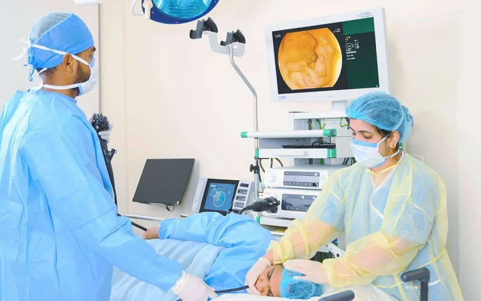 إجراء تنظير في وحدة الجهاز الهضمي